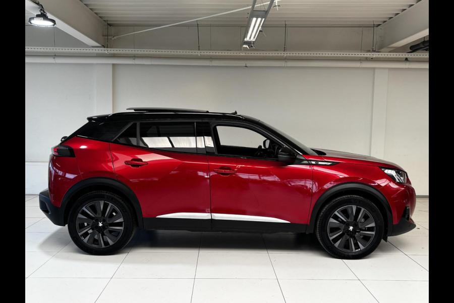 Peugeot e-2008 EV GT Pack 50 kWh SOH 93,4% | Panorama dak | Stoelverwarming | Voorruitverwarming | Keyless | Navigatie | Android auto / Apple carplay