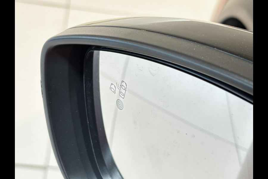 Peugeot e-2008 EV GT Pack 50 kWh SOH 93,4% | Panorama dak | Stoelverwarming | Voorruitverwarming | Keyless | Navigatie | Android auto / Apple carplay