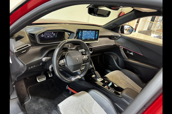 Peugeot e-2008 EV GT Pack 50 kWh SOH 93,4% | Panorama dak | Stoelverwarming | Voorruitverwarming | Keyless | Navigatie | Android auto / Apple carplay