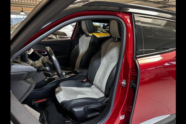 Peugeot e-2008 EV GT Pack 50 kWh SOH 93,4% | Panorama dak | Stoelverwarming | Voorruitverwarming | Keyless | Navigatie | Android auto / Apple carplay