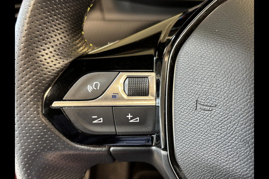 Peugeot e-2008 EV GT Pack 50 kWh SOH 93,4% | Panorama dak | Stoelverwarming | Voorruitverwarming | Keyless | Navigatie | Android auto / Apple carplay