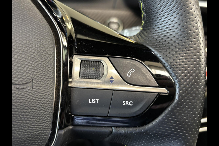 Peugeot e-2008 EV GT Pack 50 kWh SOH 93,4% | Panorama dak | Stoelverwarming | Voorruitverwarming | Keyless | Navigatie | Android auto / Apple carplay