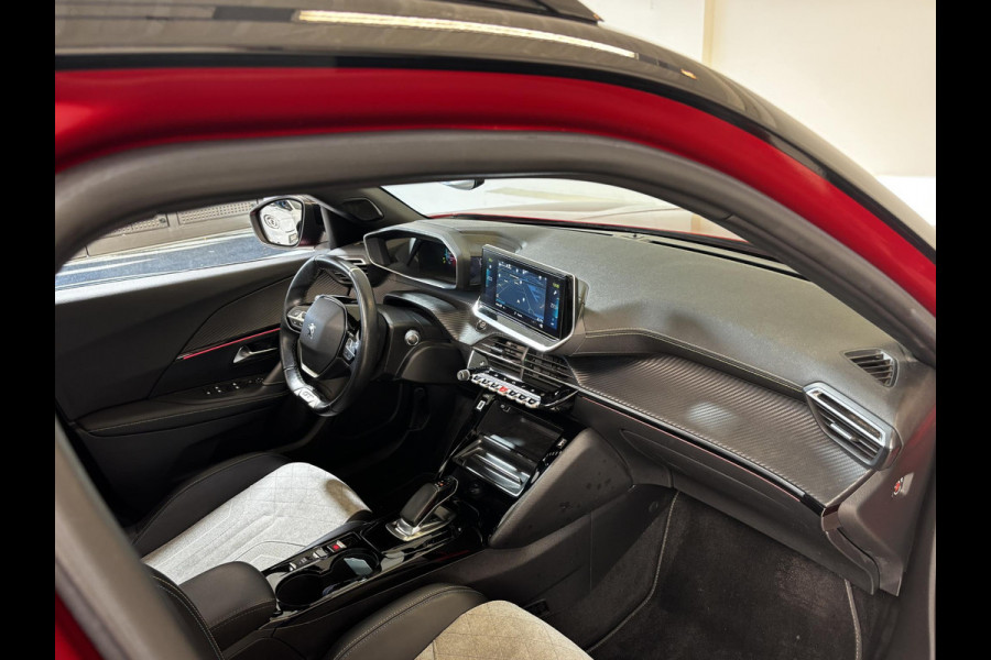 Peugeot e-2008 EV GT Pack 50 kWh SOH 93,4% | Panorama dak | Stoelverwarming | Voorruitverwarming | Keyless | Navigatie | Android auto / Apple carplay