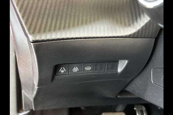 Peugeot e-2008 EV GT Pack 50 kWh SOH 93,4% | Panorama dak | Stoelverwarming | Voorruitverwarming | Keyless | Navigatie | Android auto / Apple carplay