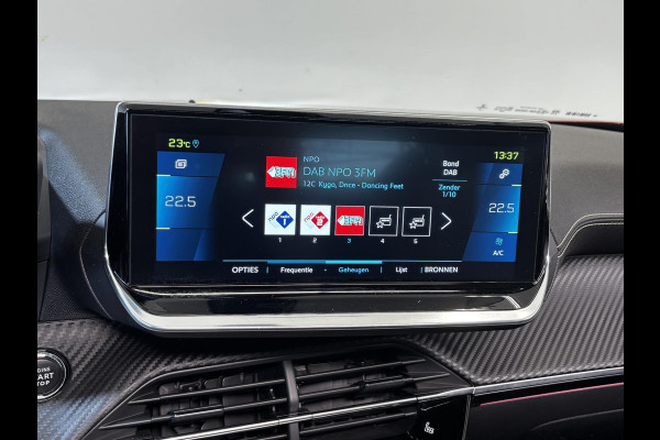 Peugeot e-2008 EV GT Pack 50 kWh SOH 93,4% | Panorama dak | Stoelverwarming | Voorruitverwarming | Keyless | Navigatie | Android auto / Apple carplay