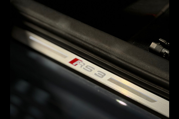 Audi RS3 Limousine GERESERVEERD 2.5 TFSI RS 3 quattro|PANO|MASSAGE|B&O|ACC|MEMORY|CARPLAY|DEALER ONDERHOUDEN|KEMORA GREY|400PK|