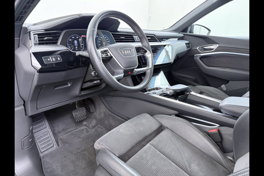 Audi e-tron Sportback 55 Quattro S-Line 408pk 95kWh Pano-Schuif-Dak LED Sport-Stoel-Leer/Alcantara Luchtvering 21" Trekhaak Adaptive-Cruise Spoor-Assi SOH 89% Rode-Remklauwen Zwarte-Hemel Audi-Smartphone-Interface Stoelverwarming Memory Elek.Achterklep DAB Lmv Privacy Glas Led Keyless Actieve Luidspreker 1e Eigenaar Origineel Nederlandse Auto € 93.000 nieuw 1.800kg Trekvermogen