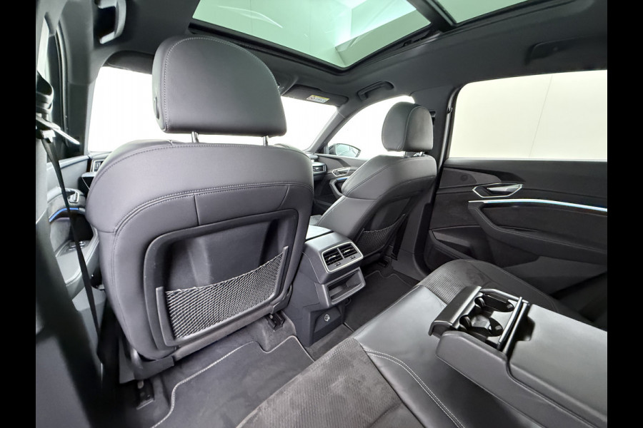 Audi e-tron Sportback 55 Quattro S-Line 408pk 95kWh Pano-Schuif-Dak LED Sport-Stoel-Leer/Alcantara Luchtvering 21" Trekhaak Adaptive-Cruise Spoor-Assi SOH 89% Rode-Remklauwen Zwarte-Hemel Audi-Smartphone-Interface Stoelverwarming Memory Elek.Achterklep DAB Lmv Privacy Glas Led Keyless Actieve Luidspreker 1e Eigenaar Origineel Nederlandse Auto € 93.000 nieuw 1.800kg Trekvermogen