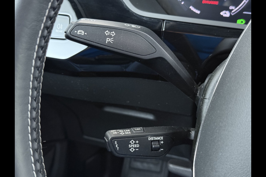 Audi e-tron Sportback 55 Quattro S-Line 408pk 95kWh Pano-Schuif-Dak LED Sport-Stoel-Leer/Alcantara Luchtvering 21" Trekhaak Adaptive-Cruise Spoor-Assi SOH 89% Rode-Remklauwen Zwarte-Hemel Audi-Smartphone-Interface Stoelverwarming Memory Elek.Achterklep DAB Lmv Privacy Glas Led Keyless Actieve Luidspreker 1e Eigenaar Origineel Nederlandse Auto € 93.000 nieuw 1.800kg Trekvermogen