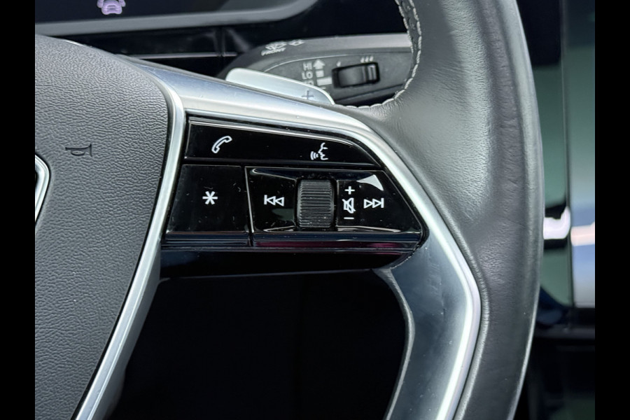 Audi e-tron Sportback 55 Quattro S-Line 408pk 95kWh Pano-Schuif-Dak LED Sport-Stoel-Leer/Alcantara Luchtvering 21" Trekhaak Adaptive-Cruise Spoor-Assi SOH 89% Rode-Remklauwen Zwarte-Hemel Audi-Smartphone-Interface Stoelverwarming Memory Elek.Achterklep DAB Lmv Privacy Glas Led Keyless Actieve Luidspreker 1e Eigenaar Origineel Nederlandse Auto € 93.000 nieuw 1.800kg Trekvermogen