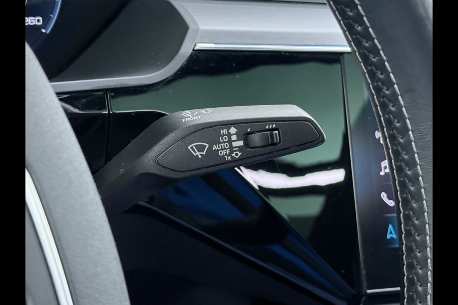 Audi e-tron Sportback 55 Quattro S-Line 408pk 95kWh Pano-Schuif-Dak LED Sport-Stoel-Leer/Alcantara Luchtvering 21" Trekhaak Adaptive-Cruise Spoor-Assi SOH 89% Rode-Remklauwen Zwarte-Hemel Audi-Smartphone-Interface Stoelverwarming Memory Elek.Achterklep DAB Lmv Privacy Glas Led Keyless Actieve Luidspreker 1e Eigenaar Origineel Nederlandse Auto € 93.000 nieuw 1.800kg Trekvermogen