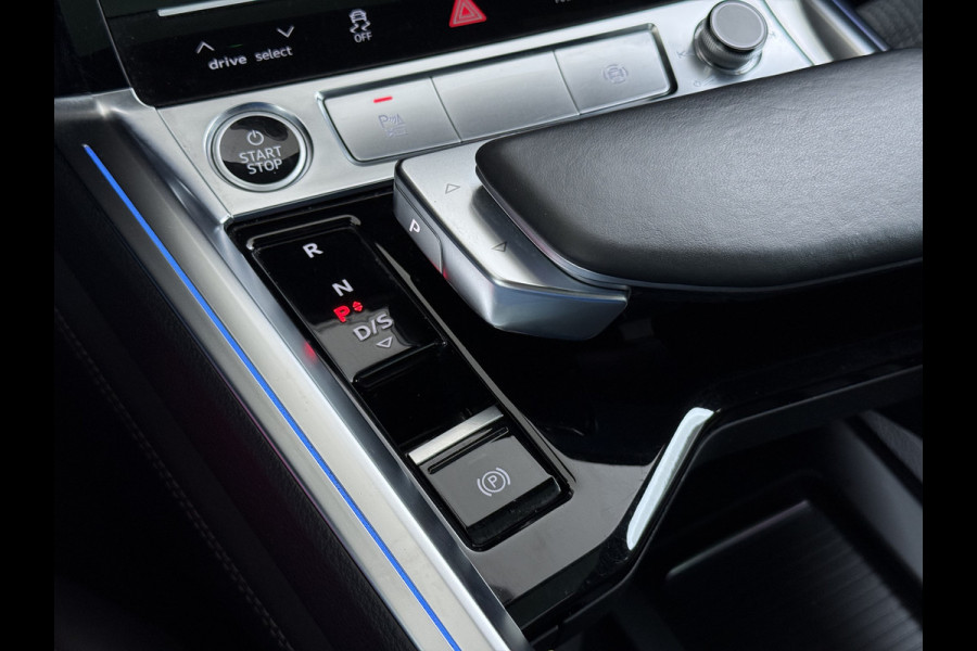 Audi e-tron Sportback 55 Quattro S-Line 408pk 95kWh Pano-Schuif-Dak LED Sport-Stoel-Leer/Alcantara Luchtvering 21" Trekhaak Adaptive-Cruise Spoor-Assi SOH 89% Rode-Remklauwen Zwarte-Hemel Audi-Smartphone-Interface Stoelverwarming Memory Elek.Achterklep DAB Lmv Privacy Glas Led Keyless Actieve Luidspreker 1e Eigenaar Origineel Nederlandse Auto € 93.000 nieuw 1.800kg Trekvermogen