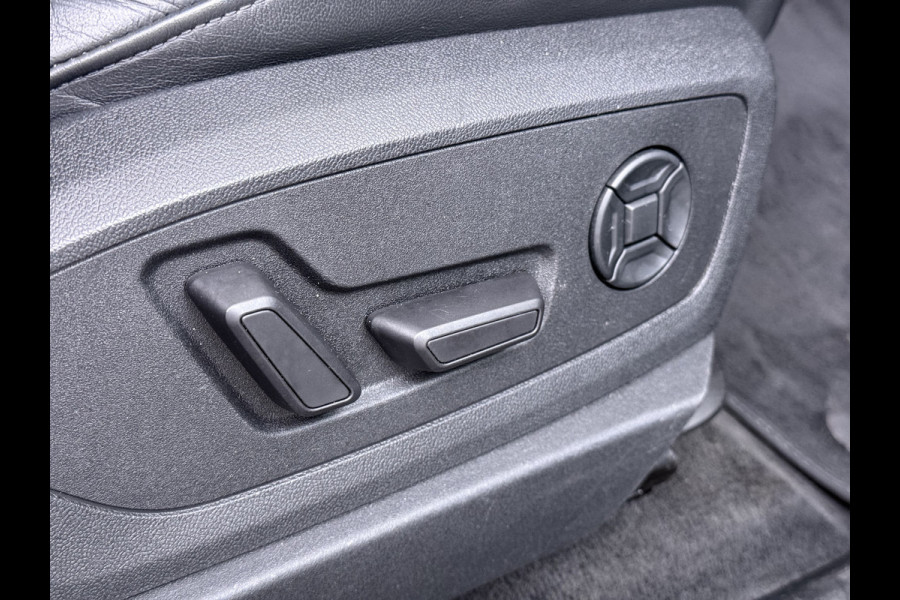 Audi e-tron Sportback 55 Quattro S-Line 408pk 95kWh Pano-Schuif-Dak LED Sport-Stoel-Leer/Alcantara Luchtvering 21" Trekhaak Adaptive-Cruise Spoor-Assi SOH 89% Rode-Remklauwen Zwarte-Hemel Audi-Smartphone-Interface Stoelverwarming Memory Elek.Achterklep DAB Lmv Privacy Glas Led Keyless Actieve Luidspreker 1e Eigenaar Origineel Nederlandse Auto € 93.000 nieuw 1.800kg Trekvermogen