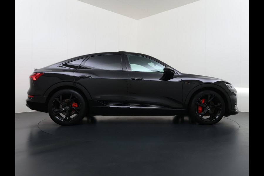 Audi e-tron Sportback 55 Quattro S-Line 408pk 95kWh Pano-Schuif-Dak LED Sport-Stoel-Leer/Alcantara Luchtvering 21" Trekhaak Adaptive-Cruise Spoor-Assi SOH 89% Rode-Remklauwen Zwarte-Hemel Audi-Smartphone-Interface Stoelverwarming Memory Elek.Achterklep DAB Lmv Privacy Glas Led Keyless Actieve Luidspreker 1e Eigenaar Origineel Nederlandse Auto € 93.000 nieuw 1.800kg Trekvermogen