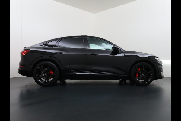 Audi e-tron Sportback 55 Quattro S-Line 408pk 95kWh Pano-Schuif-Dak LED Sport-Stoel-Leer/Alcantara Luchtvering 21" Trekhaak Adaptive-Cruise Spoor-Assi SOH 89% Rode-Remklauwen Zwarte-Hemel Audi-Smartphone-Interface Stoelverwarming Memory Elek.Achterklep DAB Lmv Privacy Glas Led Keyless Actieve Luidspreker 1e Eigenaar Origineel Nederlandse Auto € 93.000 nieuw 1.800kg Trekvermogen