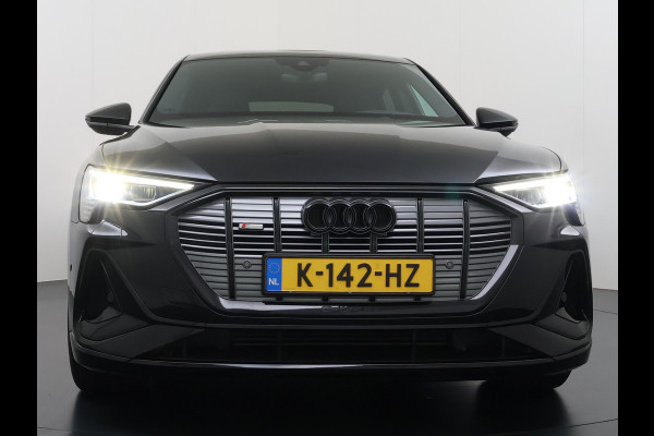 Audi e-tron Sportback 55 Quattro S-Line 408pk 95kWh Pano-Schuif-Dak LED Sport-Stoel-Leer/Alcantara Luchtvering 21" Trekhaak Adaptive-Cruise Spoor-Assi SOH 89% Rode-Remklauwen Zwarte-Hemel Audi-Smartphone-Interface Stoelverwarming Memory Elek.Achterklep DAB Lmv Privacy Glas Led Keyless Actieve Luidspreker 1e Eigenaar Origineel Nederlandse Auto € 93.000 nieuw 1.800kg Trekvermogen
