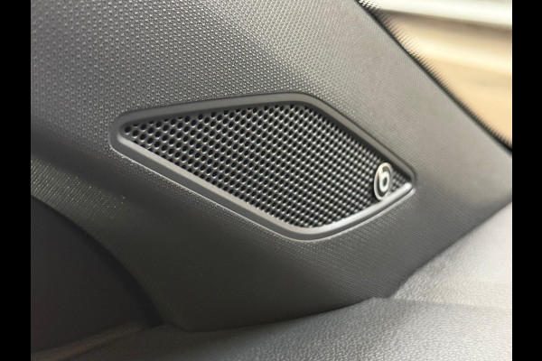 Volkswagen T-Cross 1.0 TSI R-Line Binnen/ Buiten | 110PK | Virtual | BEATS | Full LED | Camera | Discover Pro | Clima | Ambient