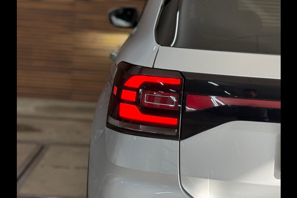 Volkswagen T-Cross 1.0 TSI R-Line Binnen/ Buiten | 110PK | Virtual | BEATS | Full LED | Camera | Discover Pro | Clima | Ambient