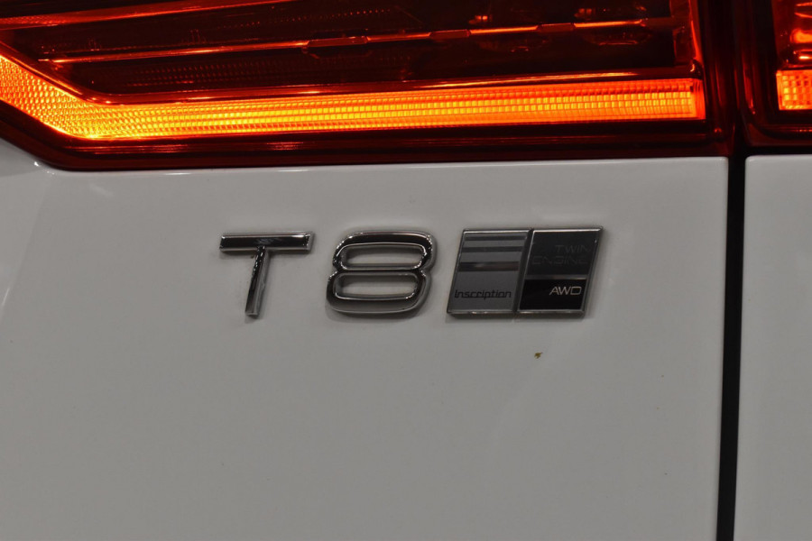 Volvo XC60 T8 390PK Automaat Recharge AWD Inscription / Intellisafe / Panoramadak / head-up display / Camera achter / Donker glas achter