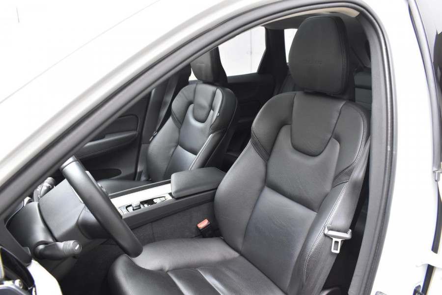 Volvo XC60 T8 390PK Automaat Recharge AWD Inscription / Intellisafe / Panoramadak / head-up display / Camera achter / Donker glas achter