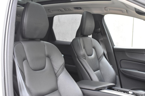 Volvo XC60 T8 390PK Automaat Recharge AWD Inscription / Intellisafe / Panoramadak / head-up display / Camera achter / Donker glas achter