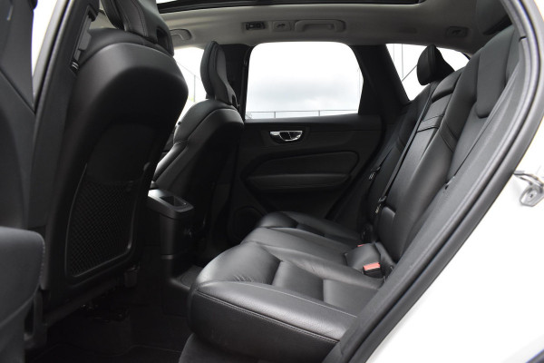 Volvo XC60 T8 390PK Automaat Recharge AWD Inscription / Intellisafe / Panoramadak / head-up display / Camera achter / Donker glas achter