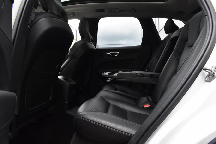 Volvo XC60 T8 390PK Automaat Recharge AWD Inscription / Intellisafe / Panoramadak / head-up display / Camera achter / Donker glas achter