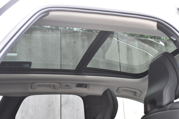 Volvo XC60 T8 390PK Automaat Recharge AWD Inscription / Intellisafe / Panoramadak / head-up display / Camera achter / Donker glas achter