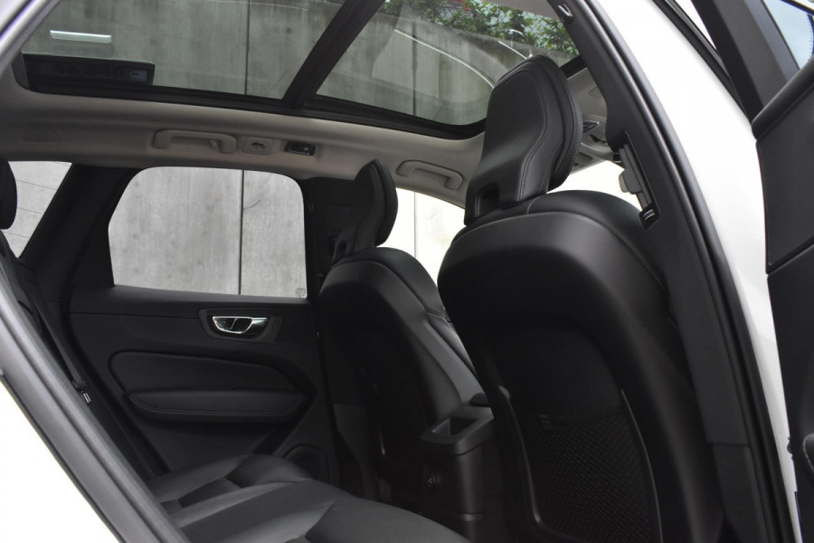 Volvo XC60 T8 390PK Automaat Recharge AWD Inscription / Intellisafe / Panoramadak / head-up display / Camera achter / Donker glas achter