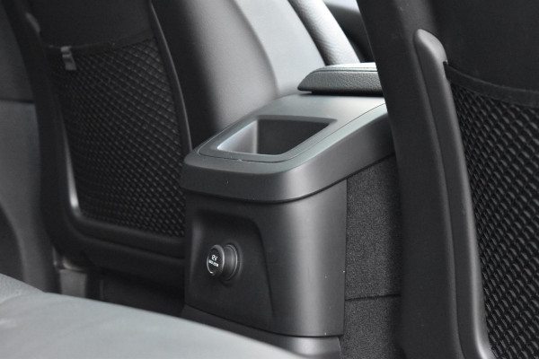 Volvo XC60 T8 390PK Automaat Recharge AWD Inscription / Intellisafe / Panoramadak / head-up display / Camera achter / Donker glas achter