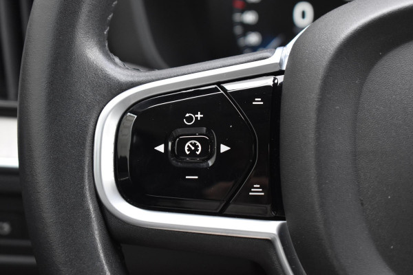 Volvo XC60 T8 390PK Automaat Recharge AWD Inscription / Intellisafe / Panoramadak / head-up display / Camera achter / Donker glas achter