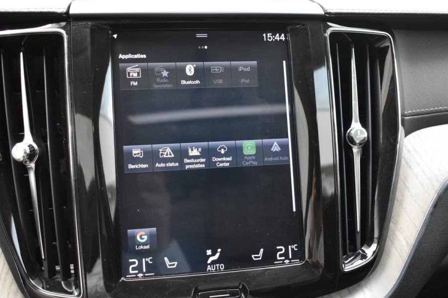 Volvo XC60 T8 390PK Automaat Recharge AWD Inscription / Intellisafe / Panoramadak / head-up display / Camera achter / Donker glas achter