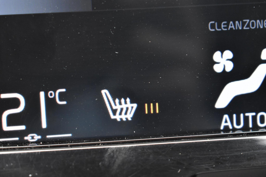 Volvo XC60 T8 390PK Automaat Recharge AWD Inscription / Intellisafe / Panoramadak / head-up display / Camera achter / Donker glas achter