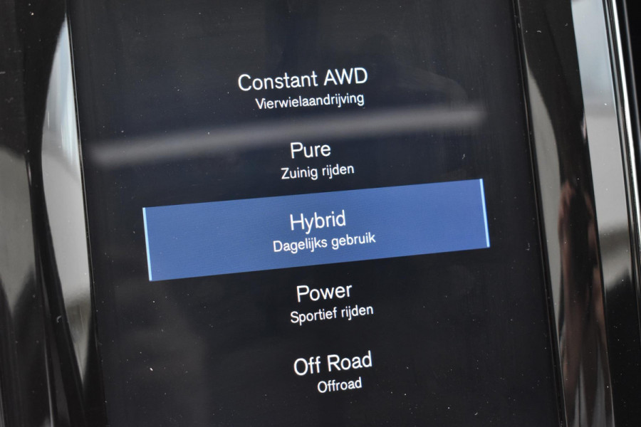 Volvo XC60 T8 390PK Automaat Recharge AWD Inscription / Intellisafe / Panoramadak / head-up display / Camera achter / Donker glas achter