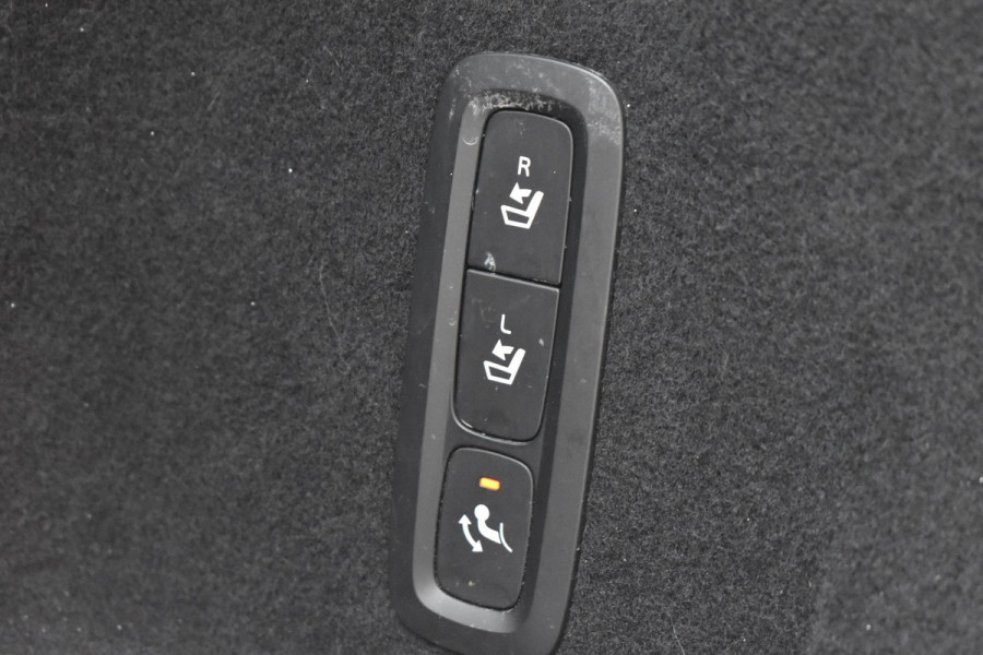 Volvo XC60 T8 390PK Automaat Recharge AWD Inscription / Intellisafe / Panoramadak / head-up display / Camera achter / Donker glas achter