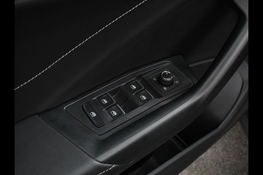 Volkswagen T-Roc 1.5 TSI DSG R-Line Climate control | Adaptieve cruise control | LED | Navigatie | Achteruitrijcamera | Parkeersensoren | Apple Carplay/ Android Auto | Radio