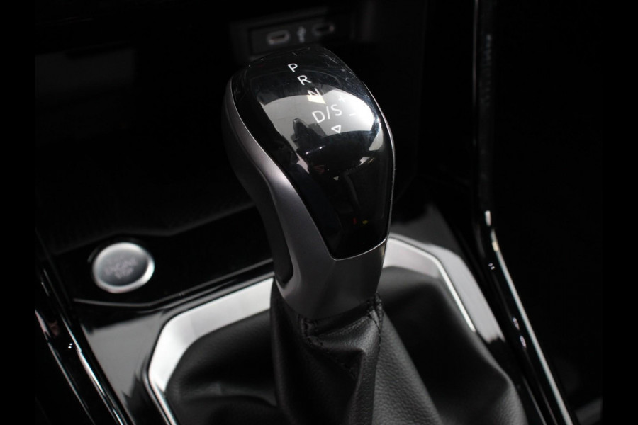 Volkswagen T-Roc 1.5 TSI DSG R-Line Climate control | Adaptieve cruise control | LED | Navigatie | Achteruitrijcamera | Parkeersensoren | Apple Carplay/ Android Auto | Radio