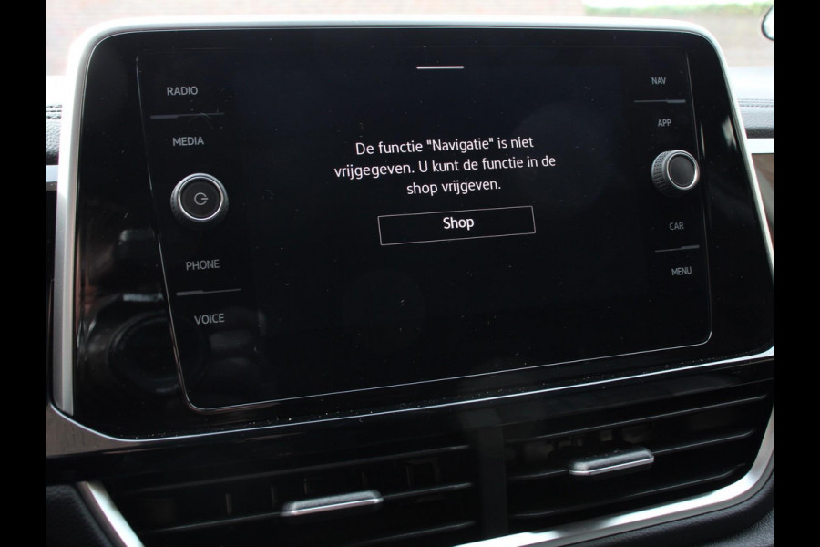 Volkswagen T-Roc 1.5 TSI DSG R-Line Climate control | Adaptieve cruise control | LED | Navigatie | Achteruitrijcamera | Parkeersensoren | Apple Carplay/ Android Auto | Radio