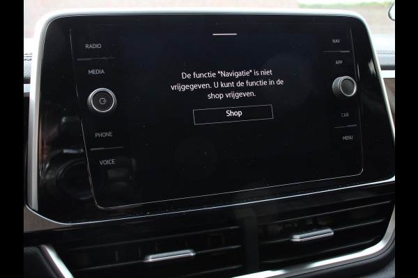 Volkswagen T-Roc 1.5 TSI DSG R-Line Climate control | Adaptieve cruise control | LED | Navigatie | Achteruitrijcamera | Parkeersensoren | Apple Carplay/ Android Auto | Radio