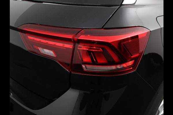 Volkswagen T-Roc 1.5 TSI DSG R-Line Climate control | Adaptieve cruise control | LED | Navigatie | Achteruitrijcamera | Parkeersensoren | Apple Carplay/ Android Auto | Radio
