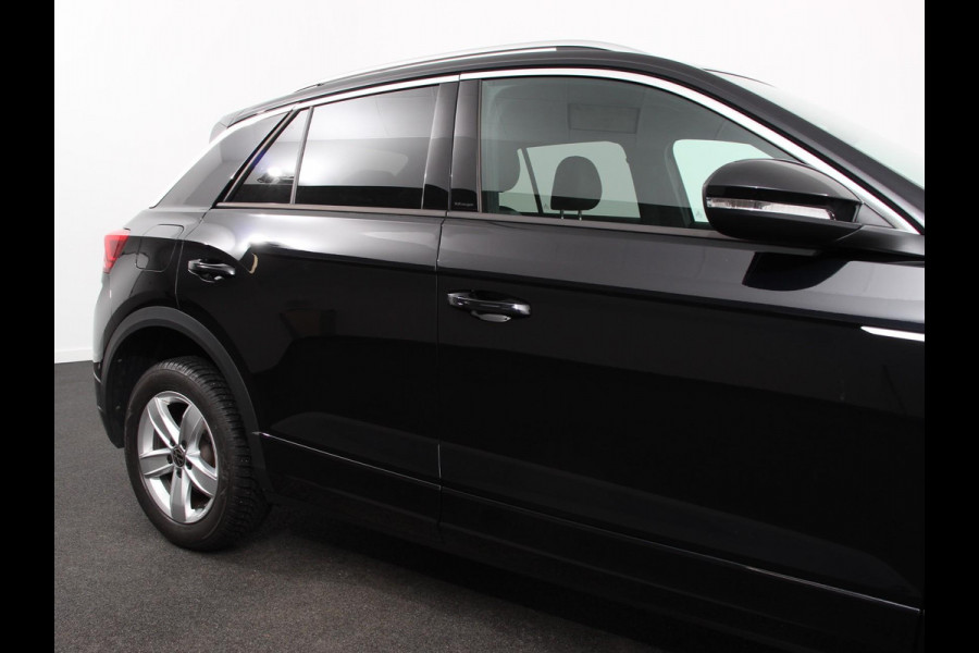 Volkswagen T-Roc 1.5 TSI DSG R-Line Climate control | Adaptieve cruise control | LED | Navigatie | Achteruitrijcamera | Parkeersensoren | Apple Carplay/ Android Auto | Radio