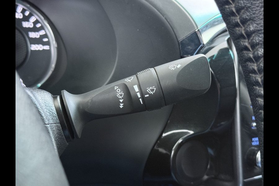 Toyota Hilux 2.4 D-4D 4WD AUT-6 Double Cab Professional Lier Canopy Hardtop (Huif) Trekhaak Navi* via Apple Carplay Android Auto Ecc Camera A Lane Assist Inbouw Kasten Bluetooth AWD EURO6 400Nm *3.500kg Trekvermogen* 1e Eigenaar Dealeronderhouden Origineel Nederlandse Auto