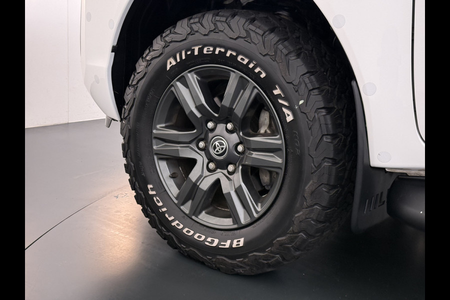 Toyota Hilux 2.4 D-4D 4WD AUT-6 Double Cab Professional Lier Canopy Hardtop (Huif) Trekhaak Navi* via Apple Carplay Android Auto Ecc Camera A Lane Assist Inbouw Kasten Bluetooth AWD EURO6 400Nm *3.500kg Trekvermogen* 1e Eigenaar Dealeronderhouden Origineel Nederlandse Auto
