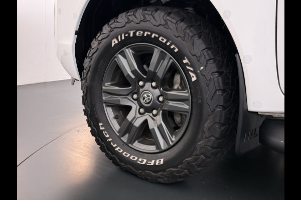 Toyota Hilux 2.4 D-4D 4WD AUT-6 Double Cab Professional Lier Canopy Hardtop (Huif) Trekhaak Navi* via Apple Carplay Android Auto Ecc Camera A Lane Assist Inbouw Kasten Bluetooth AWD EURO6 400Nm *3.500kg Trekvermogen* 1e Eigenaar Dealeronderhouden Origineel Nederlandse Auto