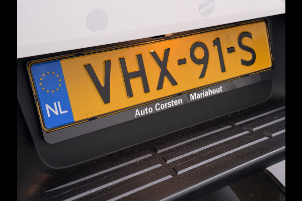 Toyota Hilux 2.4 D-4D 4WD AUT-6 Double Cab Professional Lier Canopy Hardtop (Huif) Trekhaak Navi* via Apple Carplay Android Auto Ecc Camera A Lane Assist Inbouw Kasten Bluetooth AWD EURO6 400Nm *3.500kg Trekvermogen* 1e Eigenaar Dealeronderhouden Origineel Nederlandse Auto