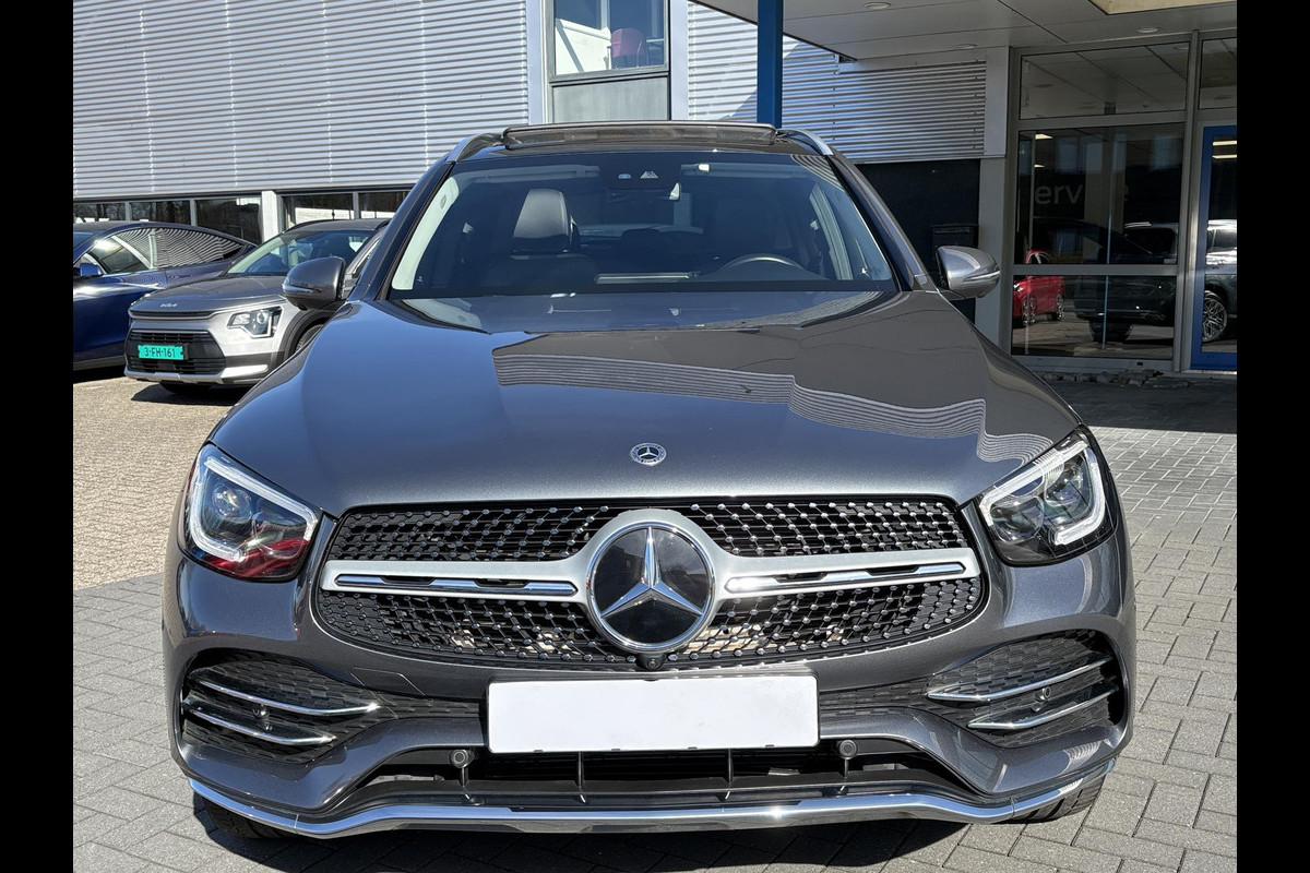 Mercedes-Benz GLC 300e 4MATIC AMG Line 320pk | PHEV | Panoramadak | Stoelverwarming | Burmeister | 360 Camera | Adaptive Cruise |