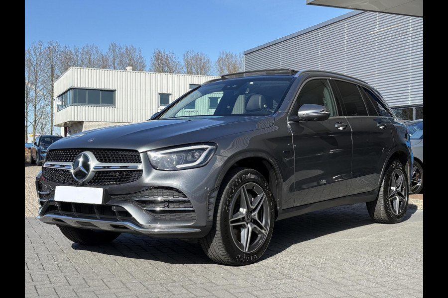 Mercedes-Benz GLC 300e 4MATIC AMG Line 320pk | PHEV | Panoramadak | Stoelverwarming | Burmeister | 360 Camera | Adaptive Cruise |