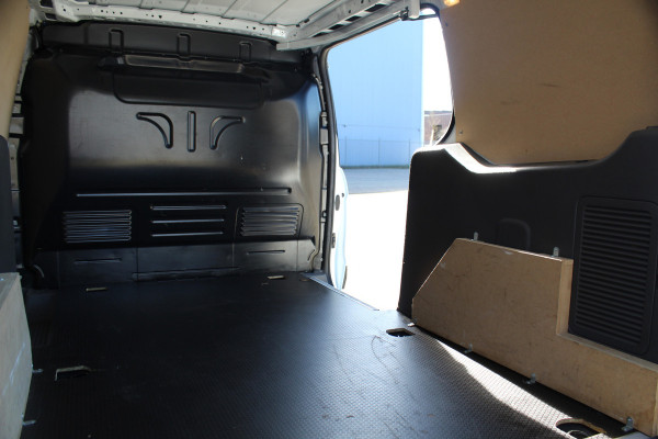 Ford Transit Connect 1.0-100pk Ecoboost Lengte 2 Trend. Dames, heren ondernemers èn particulieren LET OP, UNIEK: 100pk benzine uitv. ! Airco, beklede laadruimte, schuifdeur re., spiegels verwarmb., telefoonvoorb., pdc achter, 4x all season banden etc.