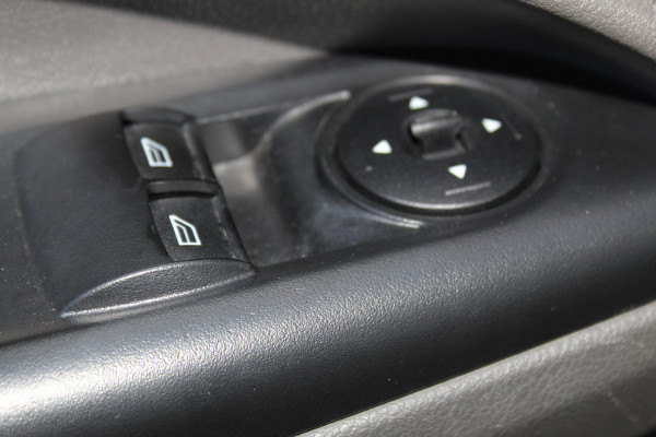 Ford Transit Connect 1.0-100pk Ecoboost Lengte 2 Trend. Dames, heren ondernemers èn particulieren LET OP, UNIEK: 100pk benzine uitv. ! Airco, beklede laadruimte, schuifdeur re., spiegels verwarmb., telefoonvoorb., pdc achter, 4x all season banden etc.