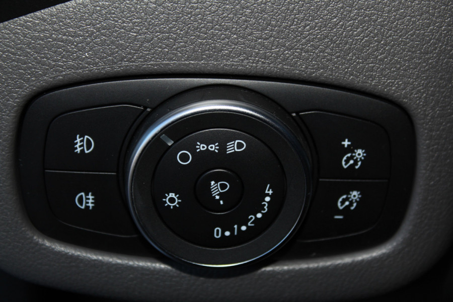 Ford Transit Connect 1.0-100pk Ecoboost Lengte 2 Trend. Dames, heren ondernemers èn particulieren LET OP, UNIEK: 100pk benzine uitv. ! Airco, beklede laadruimte, schuifdeur re., spiegels verwarmb., telefoonvoorb., pdc achter, 4x all season banden etc.